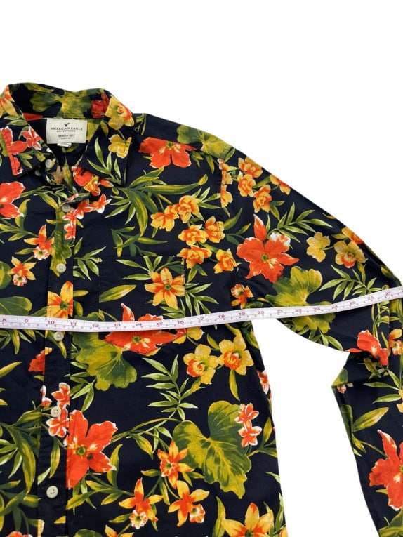 AMERICAN EAGLE SHIRT FLORAL BLACK MENS PRE OWNED M