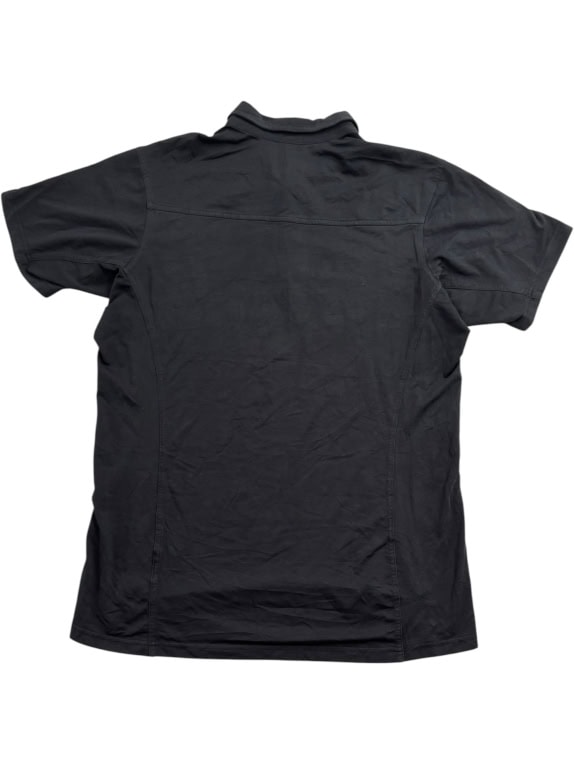 ARC'TERYX ΜΠΛΟΥΖΑ POLO ΠΑΝΩ ΣΤΟΝ ΩΜΟ LOGO ΜΑΥΡΗ UNISEX M