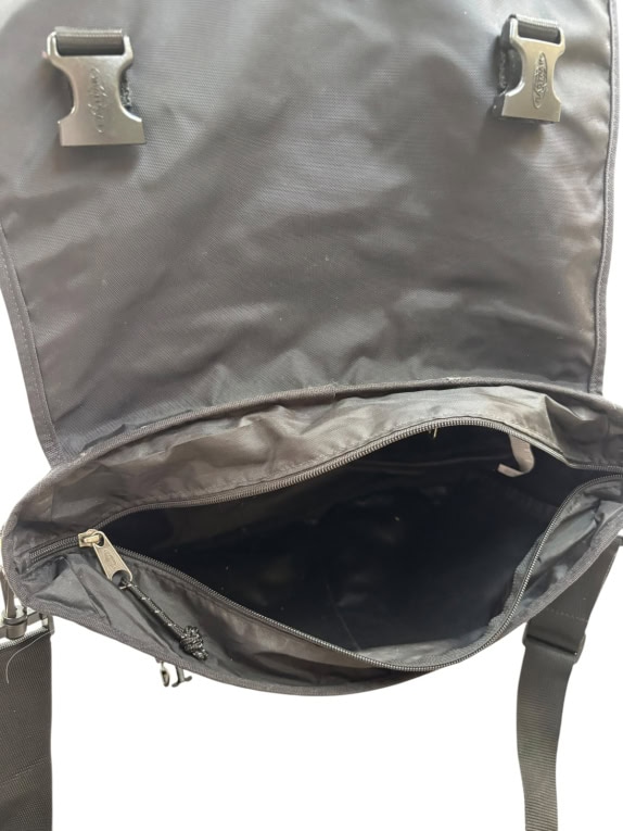 EASTPAK MESSENGER BAG MINIMAL NERO UNISEX PRE OWNED