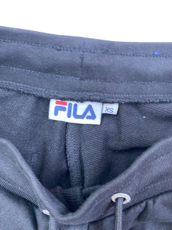 FILA ΑΘΛΗΤΙΚΗ ΒΕΡΜΟΥΔΑ CASUAL ΜΕ ΜΕΓΑΛΟ LOGO ΜΑΥΡΗ ΑΝΔΡΙΚΗ XS