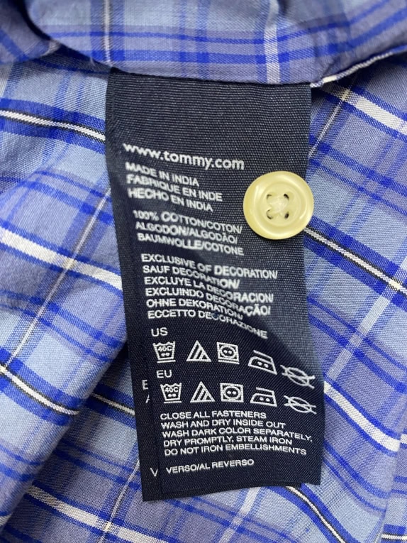 HILFIGER DENIM ΚΟΝΤΟΜΑΝΙΚΟ ΠΟΥΚΑΜΙΣΟ VINTAGE STYLE ΜΕ ΚΕΝΤΗΜΕΝΟ ΛΟΓΟΤΥΠΟ ΜΠΛΕ ΚΑΡΟ ΑΝΔΡΙΚΟ SMALL