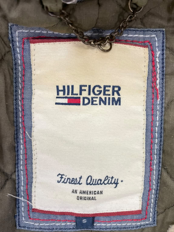 HILFIGER DENIM OLIVE PARKA ΜΕ ΚΟΥΚΟΥΛΑ ΚΑΙ ΓΟΥΝΑ - S
