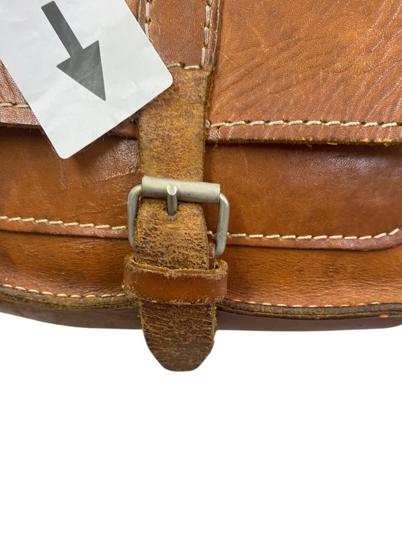 Καφέ Δερμάτινη Crossbody Τσάντα με Ρυθμιζόμενο Λουράκι