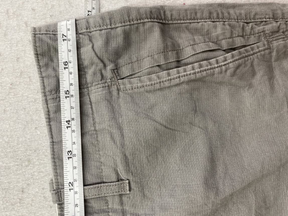 LEVI S CARGO SHORTS UTILITY GREY MENS PRE OWNED L
