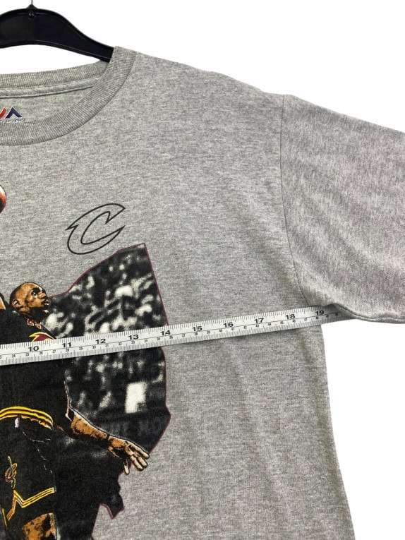 MAJESTIC GRAPHIC TEE ATHLETIC GREY MEN PRE OWNED L