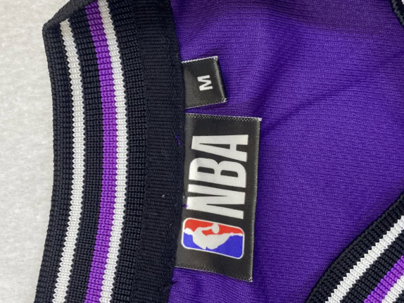 NBA ΜΠΛΟΥΖΑ ΜΠΑΣΚΕΤ ΜΕ ΓΡΑΦΙΚΟ ΜΑΥΡΟ ΜΩΒ ΑΝΤΡΙΚΟ PRE OWNED M