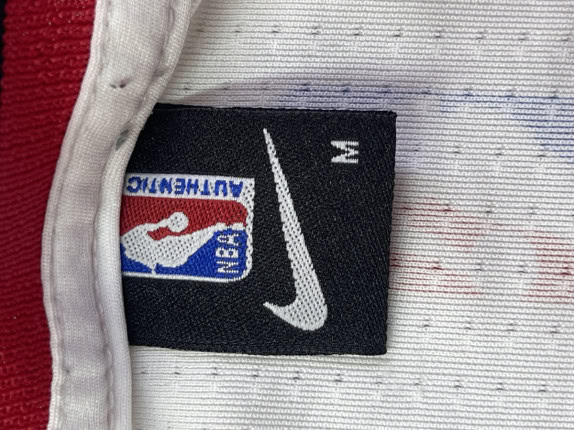 NIKE NBA BASKETBALL JERSEY BULLS WHITE MEN PRE OWNED M