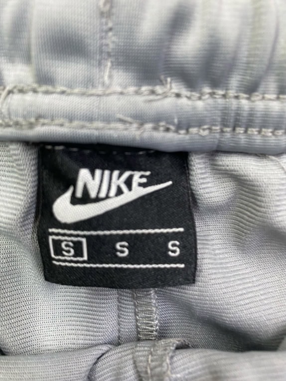 NIKE ΠΑΝΤΕΛΟΝΙ ΦΟΡΜΑΣ TRACK PANTS ΜΕ ΠΛΑΪΝΕΣ ΦΑΣΕΣ LOGO TAPE ΓΚΡΙ ΑΝΔΡΙΚΟ S