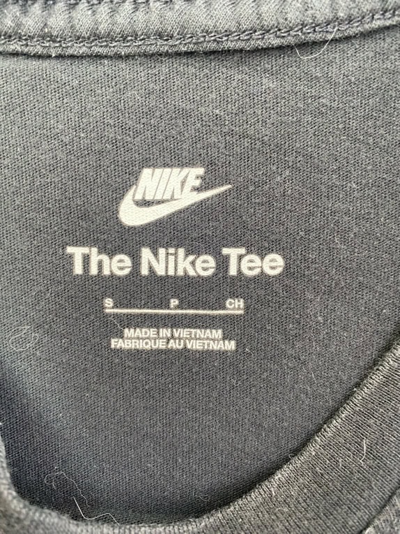 NIKE T-SHIRT BASIC ΜΕ ΚΕΝΤΗΤΟ ΛΟΓΟΤΥΠΟ SWOOSH ΜΑΥΡΟ UNISEX S
