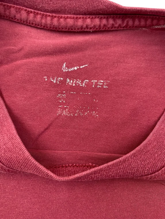 NIKE T-SHIRT CASUAL ΜΕ ΚΕΝΤΗΤΟ LOGO ΜΠΟΡΝΤΟ ΑΝΔΡΙΚΟ MEDIUM