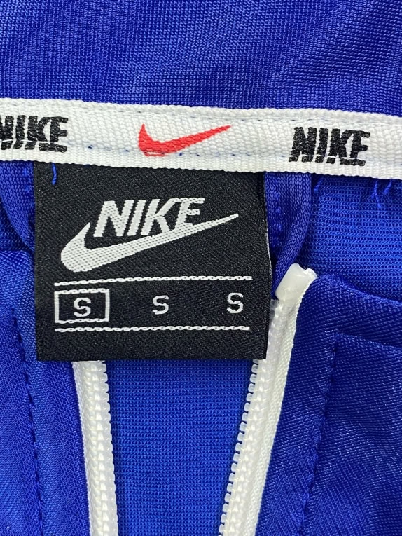 NIKE ΖΑΚΕΤΑ ΦΟΥΤΕΡ LOGO ΤΑΙΝΙΑ ΜΠΛΕ UNISEX S