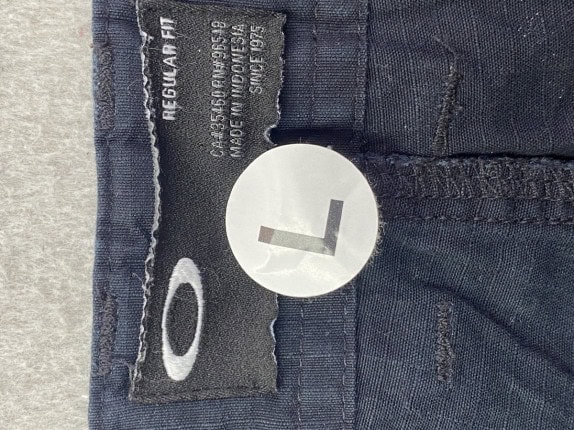 OAKLEY CARGO BERMUDA UTILITY NAVY MEN PRE OWNED L