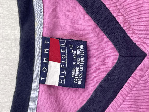 TOMMY HILFIGER 90s ΜΠΛΟΥΖΑ ΜΕ ΛΑΙΜΟΚΟΨΗ ΜΙΝΙΜΑΛ ΡΟΖ ΓΥΝΑΙΚΕΙΟ PRE OWNED L