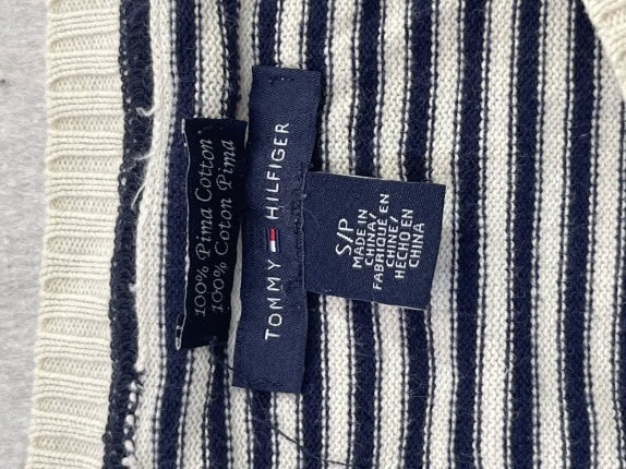 TOMMY HILFIGER ΜΠΛΟΥΖΑ ΜΕ ΡΙΓΕΣ ΚΑΙ ΚΕΝΤΡΙΚΗ ΛΕΠΤΟΜΕΡΕΙΑ ΣΕ OFF WHITE ΚΑΙ ΝΑΥΤΙΚΟ ΜΠΛΕ  ΓΥΝΑΙΚΕΙΟ PRE OWNED  S