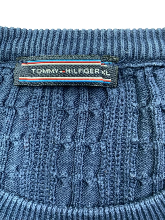 TOMMY HILFIGER maglia in maglia cable-knit con logo ricamato blu da uomo