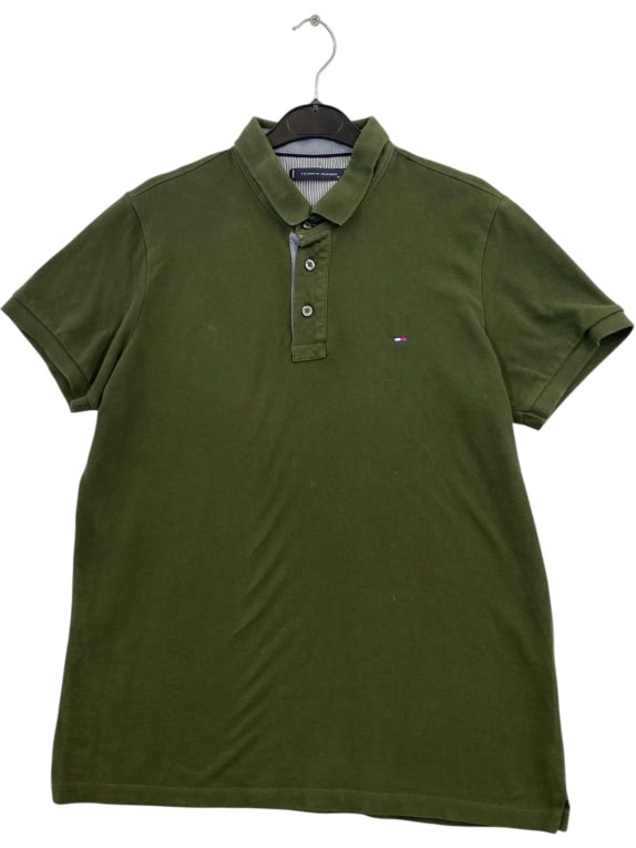TOMMY HILFIGER POLO ΜΠΛΟΥΖΑ ΜΕ ΛΟΓΟΤΥΠΟ ΧΑΚΙ ΑΝΔΡΙΚΗ M