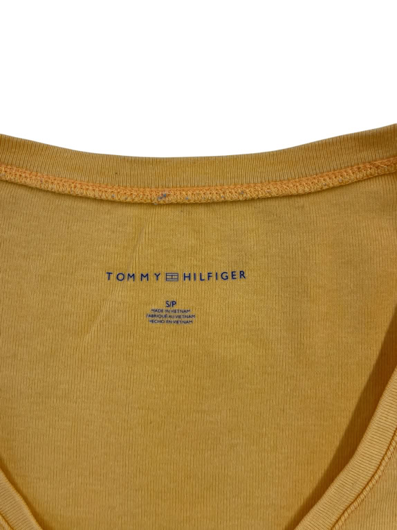 TOMMY HILFIGER T-SHIRT V-NECK CASUAL FLAG LOGO ΜΟΥΣΤΑΡΔΙ ΓΥΝΑΙΚΕΙΟ S