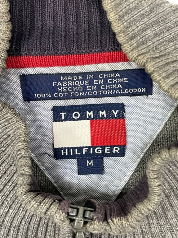 TOMMY HILFIGER GIACCA IN MAGLIA GRIGIA CON RIGA SUL PETTO