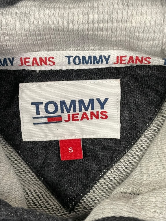 TOMMY JEANS BLACK HOODIE WITH TIE-DYE GRAPHIC LOGO