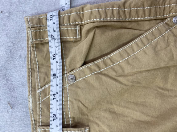 TRUE RELIGION CARGO BERMUDA UTILITY BEIGE MEN PRE OWNED L