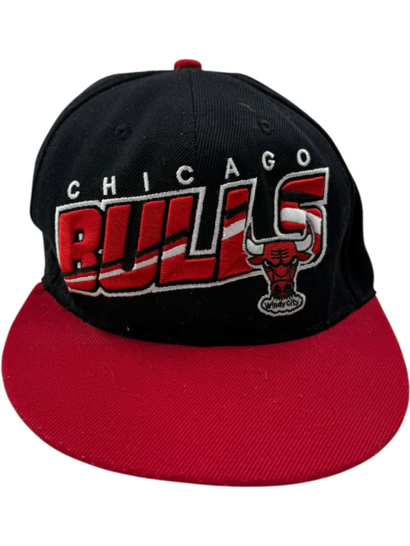 VINTAGE CHICAGO BULLS ΚΑΠΕΛΟ SNAPBACK ΜΕ ΚΕΝΤΗΜΕΝΟ ΛΟΓΟΤΥΠΟ ΜΑΥΡΟ/ΚΟΚΚΙΝΟ ΑΝΔΡΙΚΟ ONE SIZE