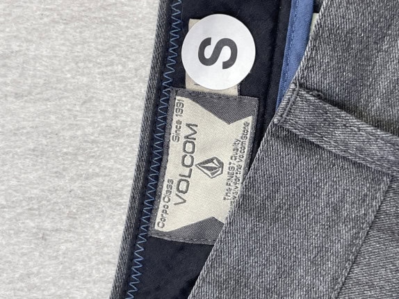 VOLCOM CARGO SHORTS MINIMAL GREY MENS PRE OWNED S
