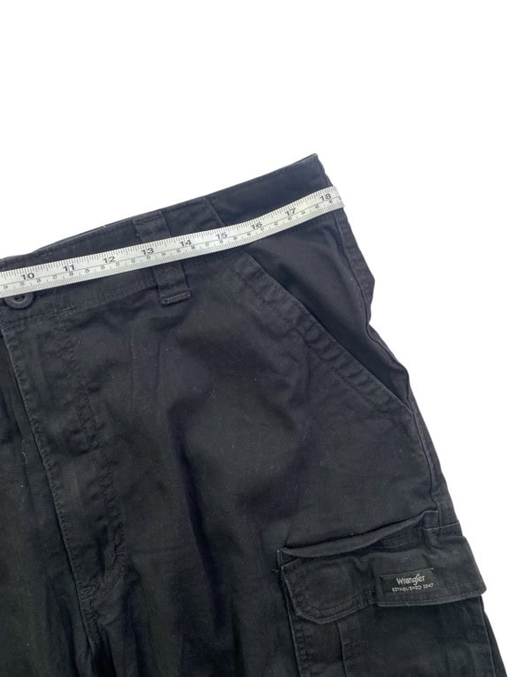 WRANGLER CARGO SHORTS UTILITY FADED BLACK MENS PRE OWNED L