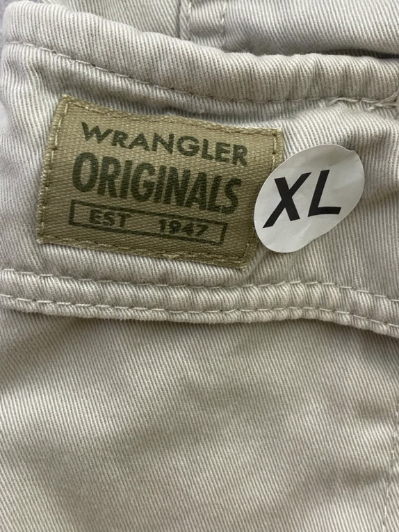 WRANGLER CARGO SHORTS UTILITY BEIGE MEN PRE OWNED XL