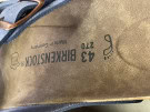 BIRKENSTOCK ΣΑΝΔΑΛΙ ΧΕΙΡΟΠΟΙΗΤΗ ΔΕΡΜΑΤΙΝΗ ΛΕΠΤΟΜΕΡΕΙΑ ΜΠΛΕ ΑΝΤΡΙΚΟ PRE OWNED EU 43