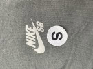 NIKE SB ΜΠΛΟΥΖΑΚΙ POLO STREETWEAR ΓΚΡΙ ΚΑΙ ΜΠΟΡΝΤΟ ΑΝΤΡΙΚΟ PRE OWNED S