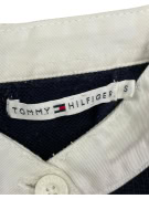 TOMMY HILFIGER ΠΛΕΚΤΟ ΠΟΛΟ ΡΙΓΕ ΜΠΛΕ/ΑΣΠΡΟ ΜΕ ΛΟΓΟΤΥΠΟ ΣΤΗΝ ΠΛΑΤΗ - S