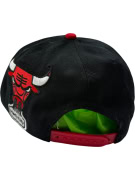 CAPPELLO SNAPBACK VINTAGE CHICAGO BULLS CON LOGO RICAMATO NERO/ROSSO DA UOMO TAGLIA UNICA